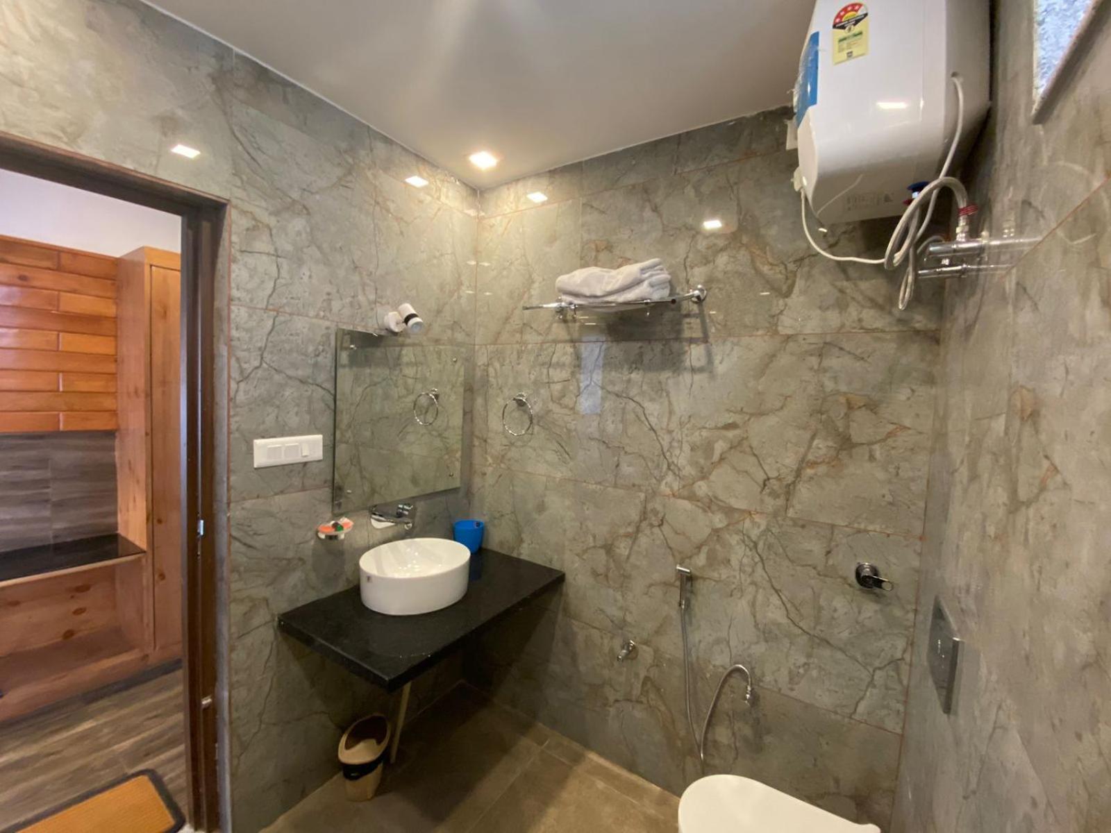 The Aesthetic Hotel & Restaurant Bhīm Tāl Dış mekan fotoğraf